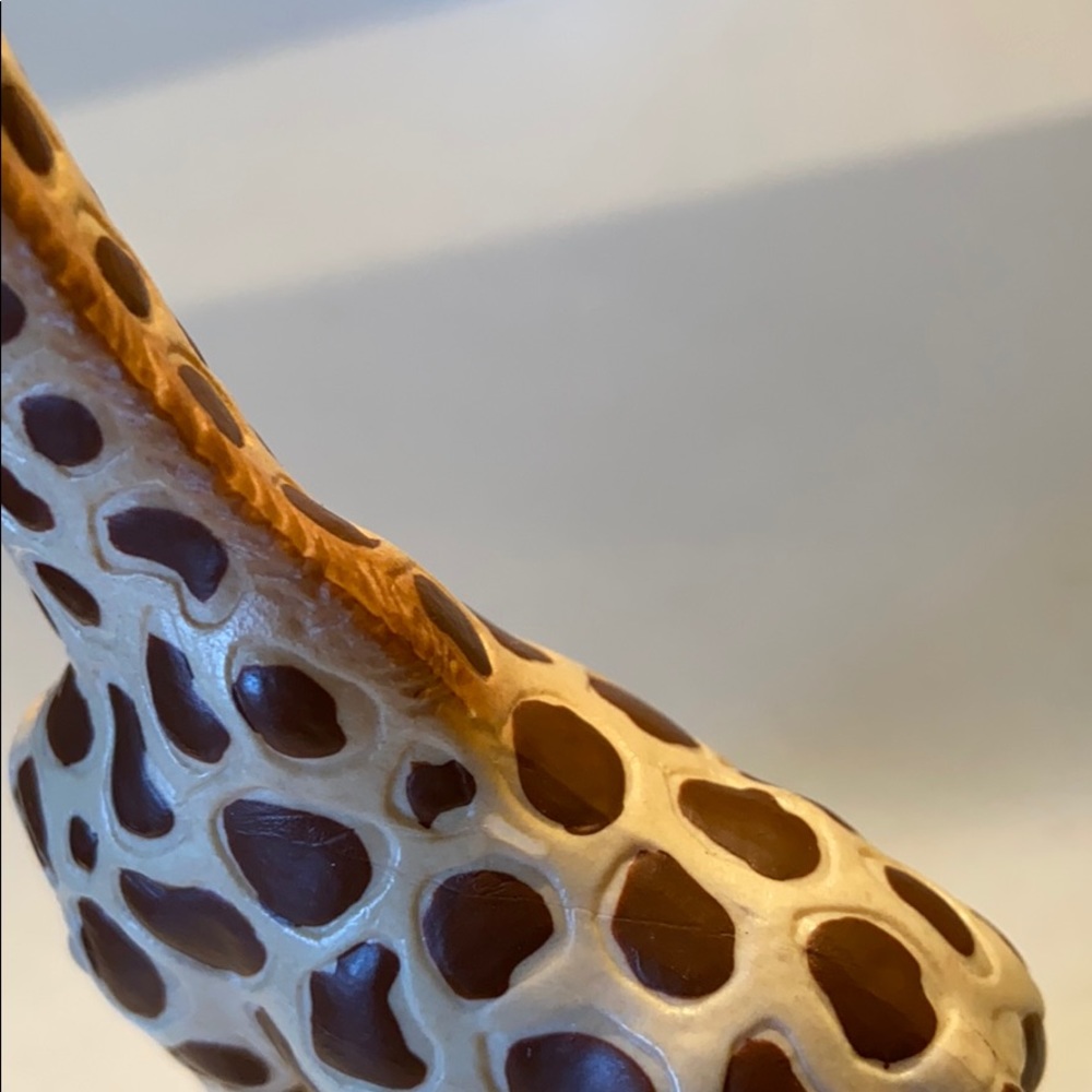 Small Giraffe - Picture 7 of 7